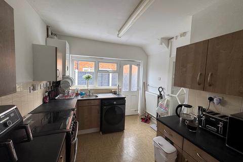 3 bedroom house to rent, Hawthorn Road, Wednesbury