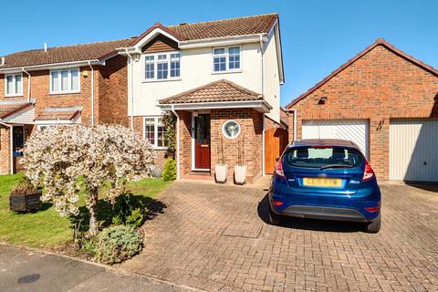 3 bedroom detached house for sale, Benetfeld Road, Binfield, Bracknell