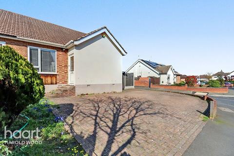 2 bedroom bungalow for sale, Chelsworth Drive, Harold Wood