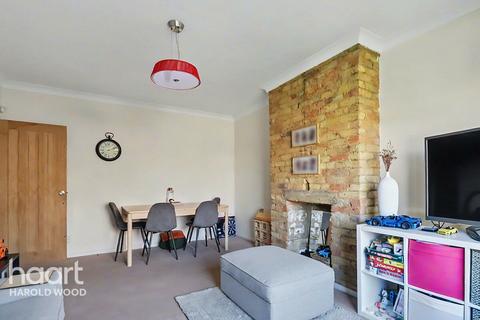 2 bedroom bungalow for sale, Chelsworth Drive, Harold Wood