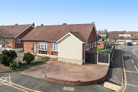2 bedroom bungalow for sale, Chelsworth Drive, Harold Wood