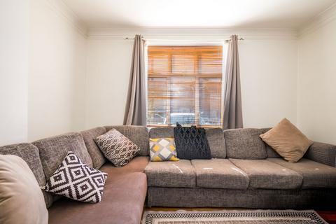 3 bedroom terraced house for sale, Launcelot Road, Bromley