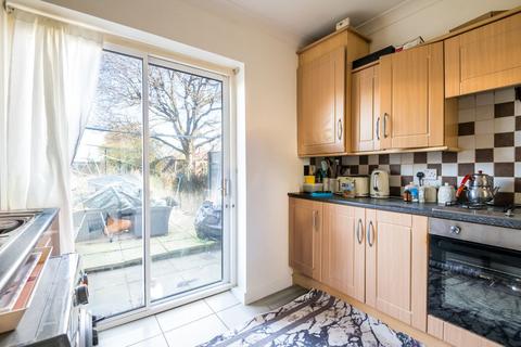 3 bedroom terraced house for sale, Launcelot Road, Bromley