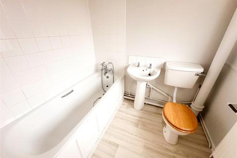 3 bedroom semi-detached house to rent, Ridgeway, Hurst Green, Etchingham