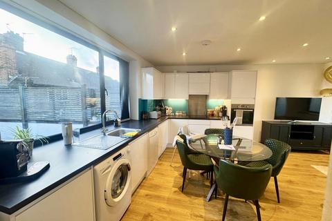 2 bedroom flat to rent, Crofton Road, Orpington, BR6