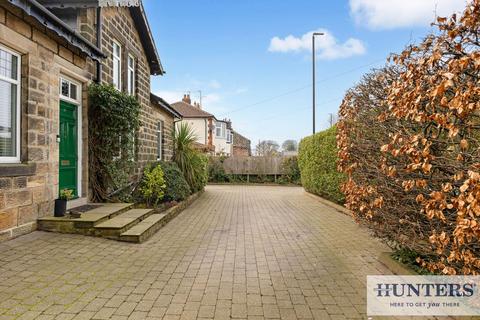 3 bedroom detached house for sale, High Street, Yeadon, Leeds