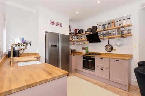 3 bedroom terraced house for sale, Thorn Road, Worthing