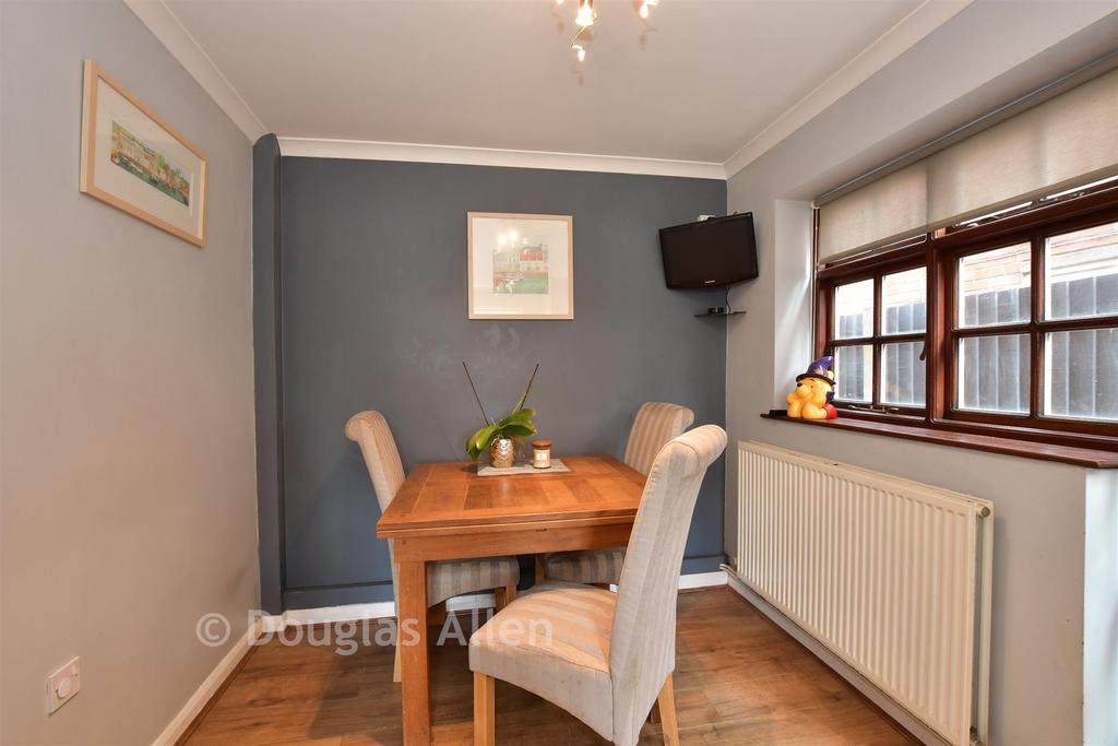 Kitchen/ Breakfast Room