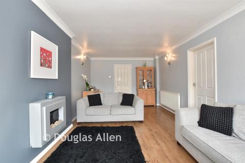 4 bedroom semi-detached house for sale, Belmont Close, Wickford SS12