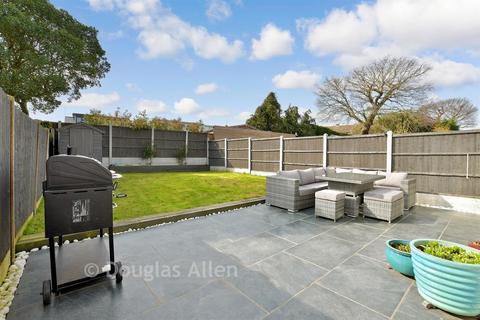 4 bedroom semi-detached house for sale, Belmont Close, Wickford SS12