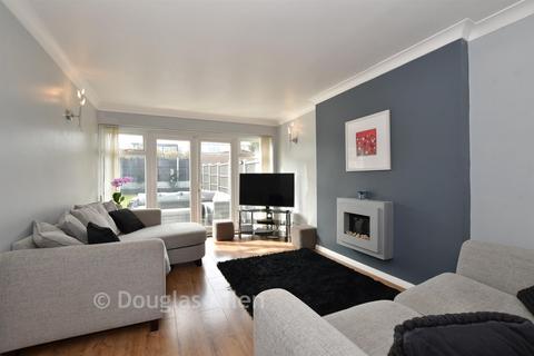4 bedroom semi-detached house for sale, Belmont Close, Wickford SS12