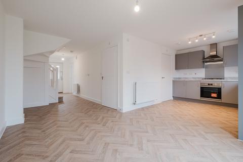 4 bedroom detached house to rent, Leaf Living at Western Gate, Northampton, NN7