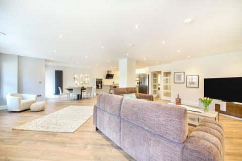 2 bedroom apartment for sale, Buttermere Court, Holders Hill Road, Hendon NW4