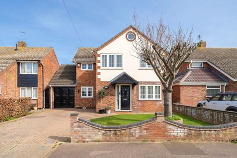 4 bedroom detached house for sale, Plovers Way, Oulton Broad South