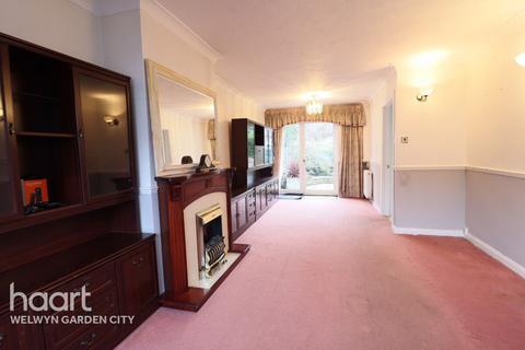 undefined, Orchard Mead, Hatfield