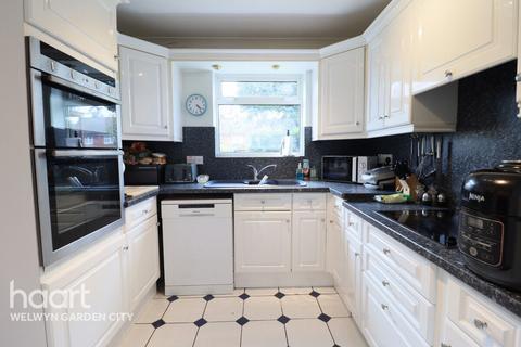 4 bedroom terraced house for sale, Orchard Mead, Hatfield