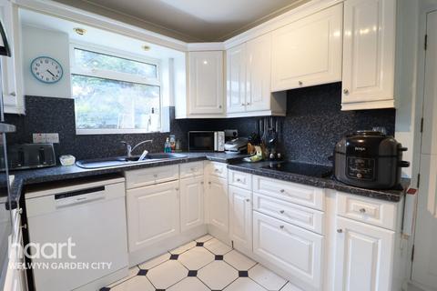 undefined, Orchard Mead, Hatfield