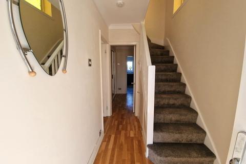 3 bedroom semi-detached house to rent, Edgware HA8