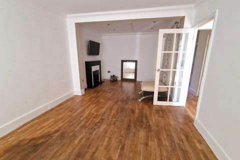 3 bedroom semi-detached house to rent, Edgware HA8