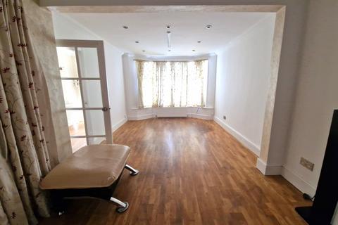 3 bedroom semi-detached house to rent, Edgware HA8