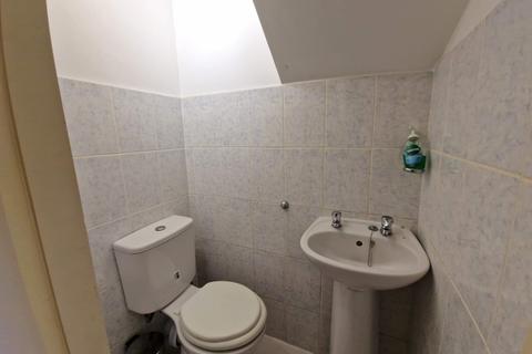 3 bedroom semi-detached house to rent, Edgware HA8