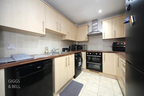 2 bedroom ground floor flat for sale, The Academy, Holly Street, LU1