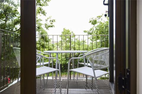 2 bedroom flat to rent, Station Road, London, SW19