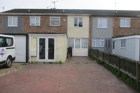 3 bedroom terraced house to rent, Poplar Close, Clacton on Sea, Essex, CO15 2BN