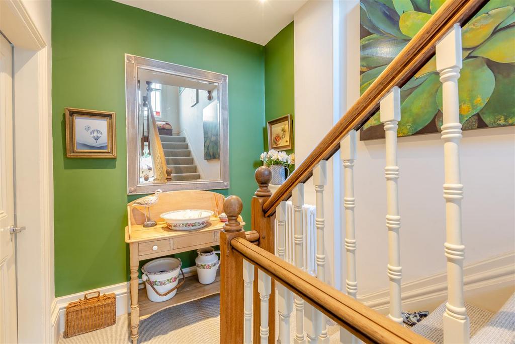 8630705-interior10.jpg