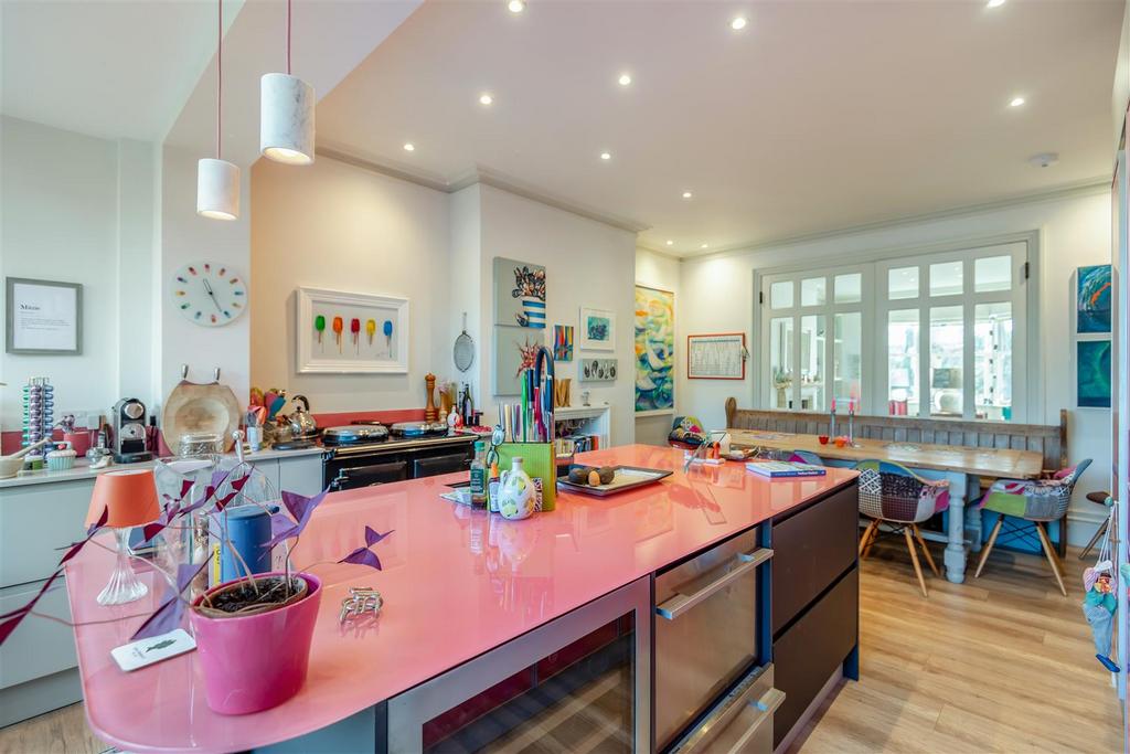 8630705-interior30.jpg