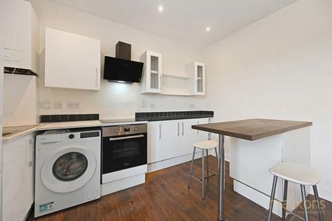 2 bedroom flat to rent, Hamilton Road, London SE27