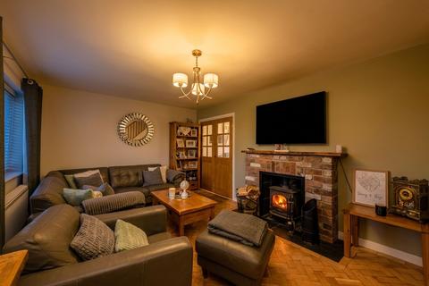 undefined, Buckley, CH7