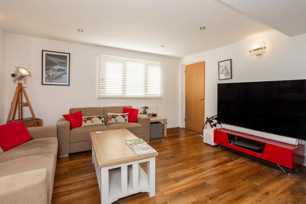 Kitchen/dining/living space