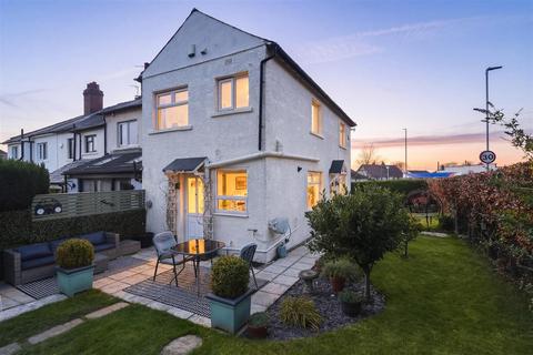 2 bedroom end of terrace house for sale, Belmont Grove, Leeds LS19