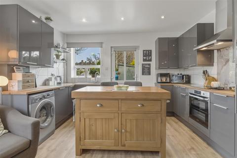 3 bedroom end of terrace house for sale, Belmont Grove, Leeds LS19