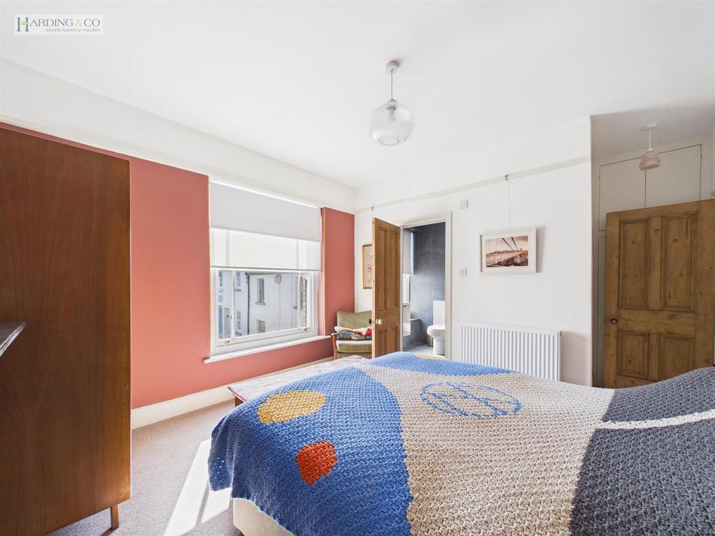 Bedroom 1 .2.jpg