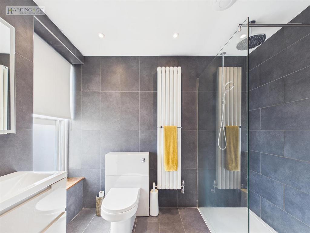 Bedroom 1 En Suite.jpg