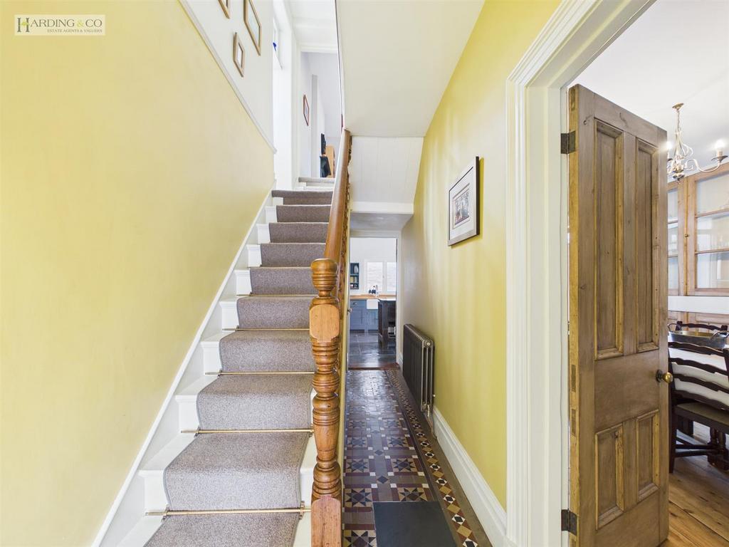 Hallway .1.jpg