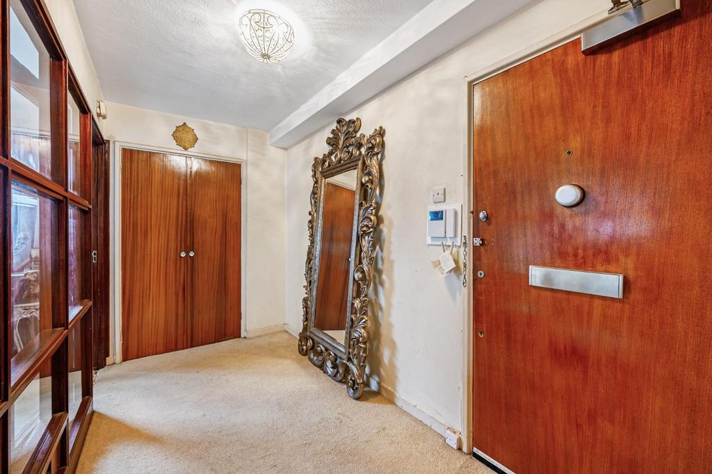 10, Minster Court-10.jpg