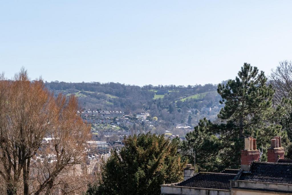 First Floor Flat, 6 Ainslies Belvedere, Bath, BA1