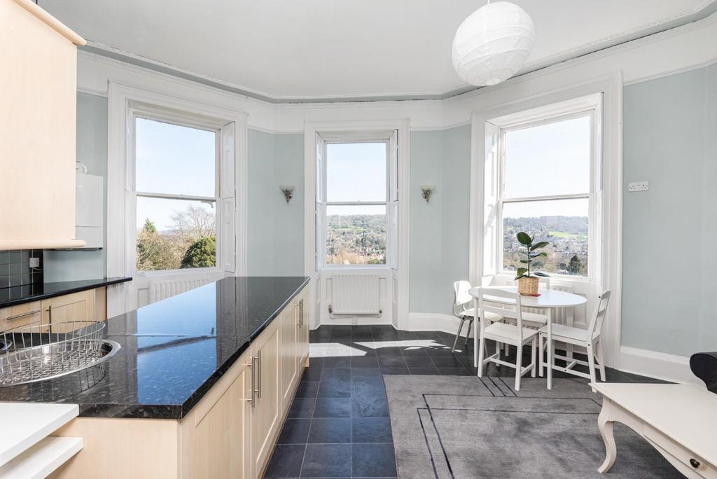 First Floor Flat, 6 Ainslies Belvedere, Bath, BA1