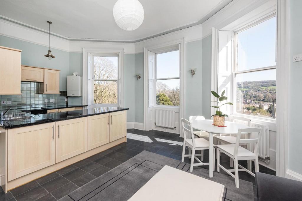 First Floor Flat, 6 Ainslies Belvedere, Bath, BA1