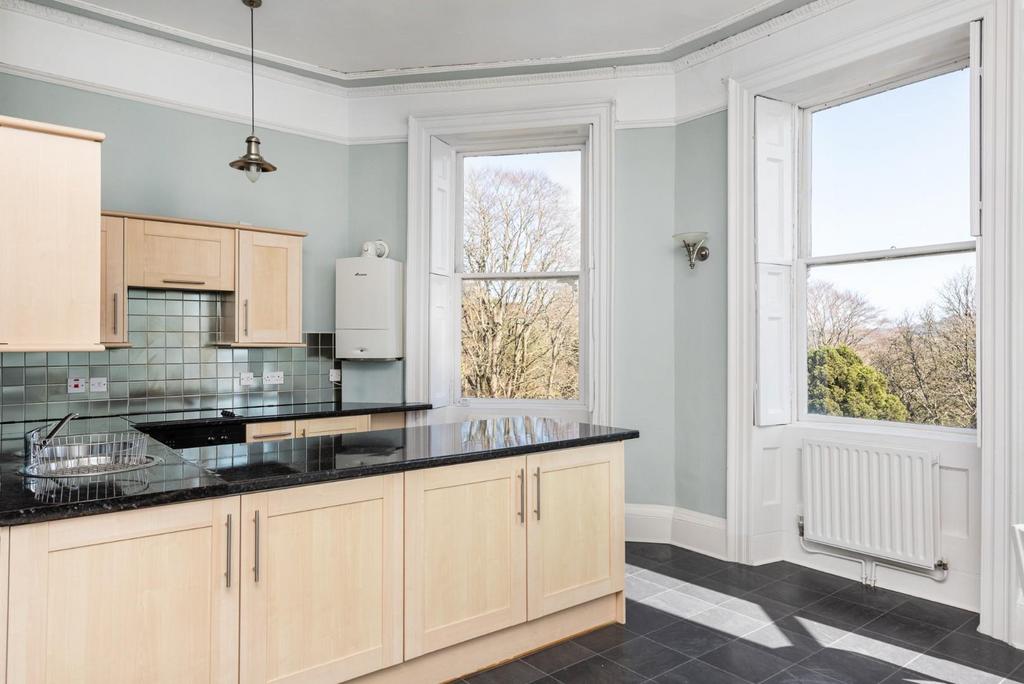 First Floor Flat, 6 Ainslies Belvedere, Bath, BA1