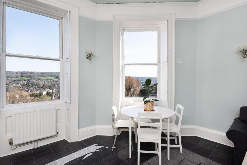 First Floor Flat, 6 Ainslies Belvedere, Bath, BA1