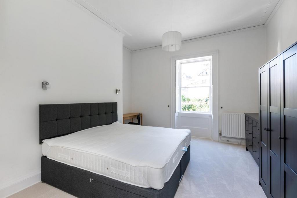 First Floor Flat, 6 Ainslies Belvedere, Bath, BA1