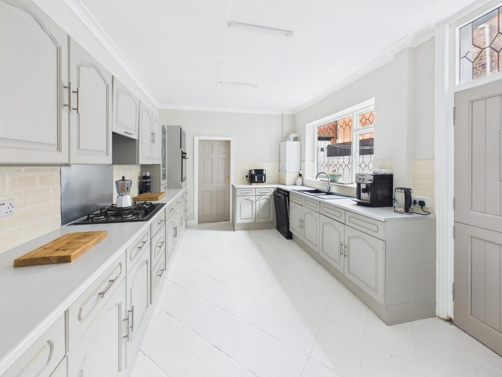 CAM04169 G0-PR0195-STILL021.jpg