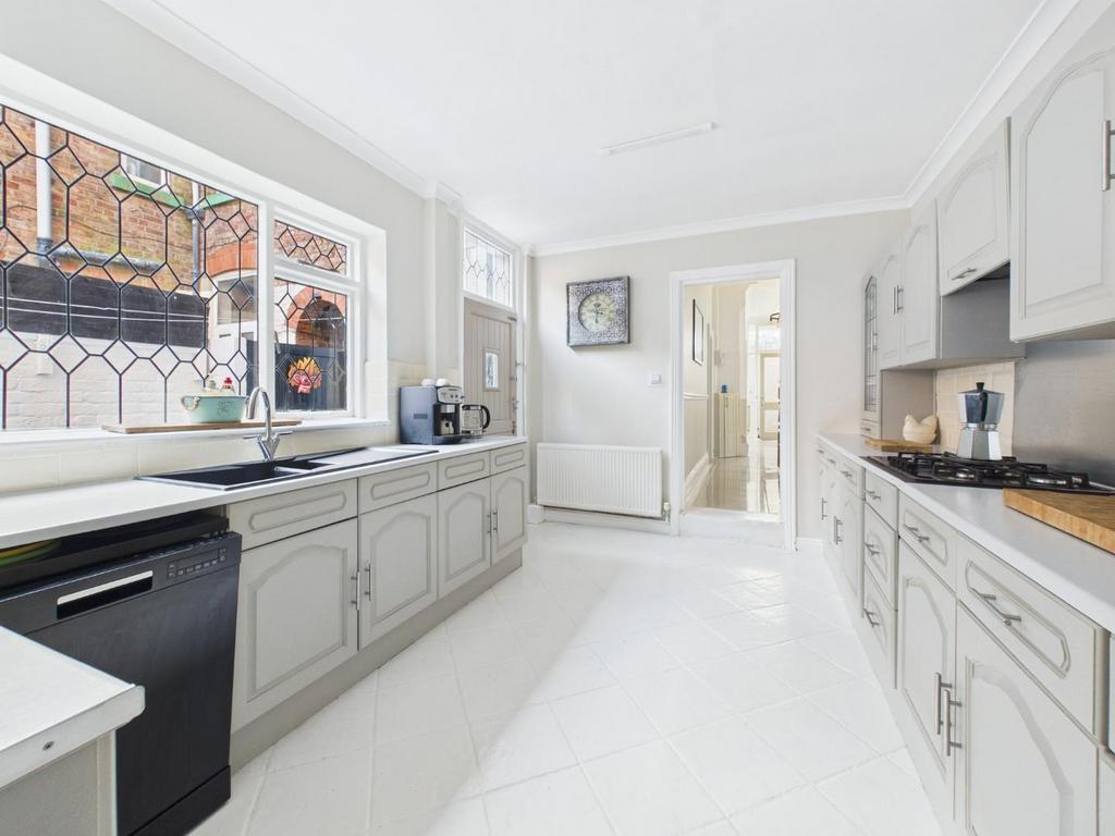 CAM04169 G0-PR0195-STILL025.jpg