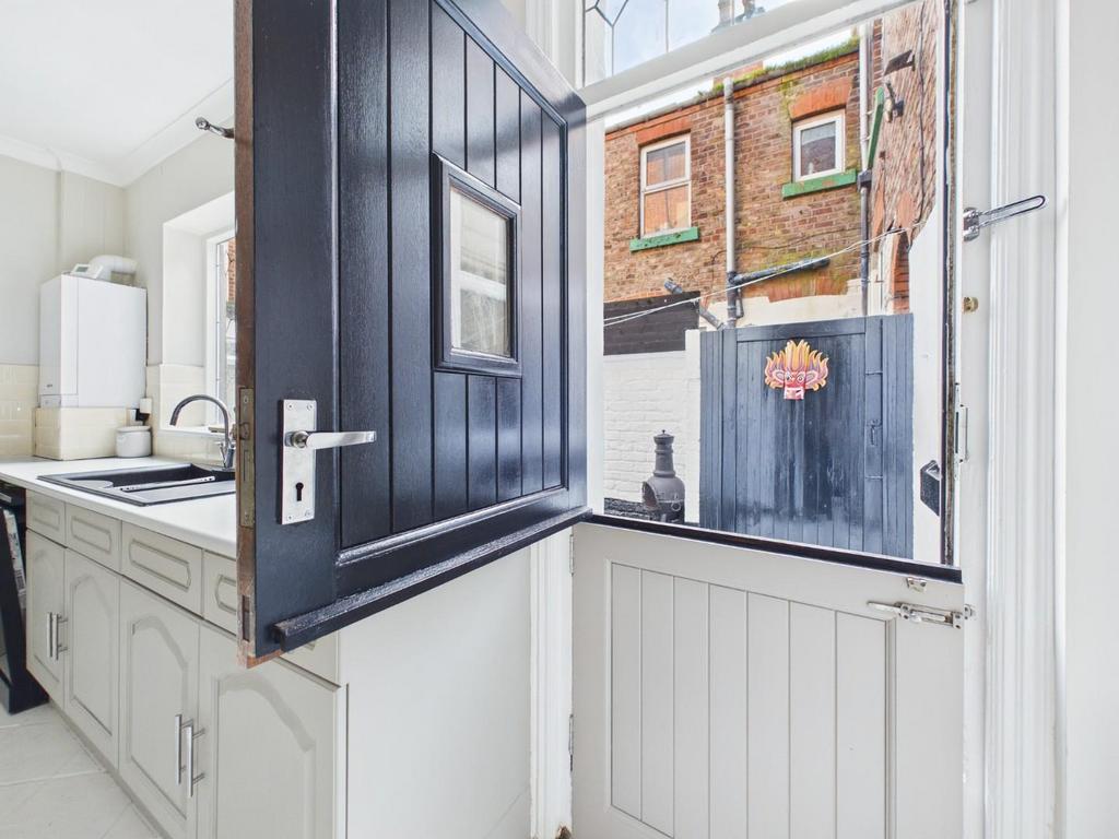 CAM04169 G0-PR0195-STILL024.jpg