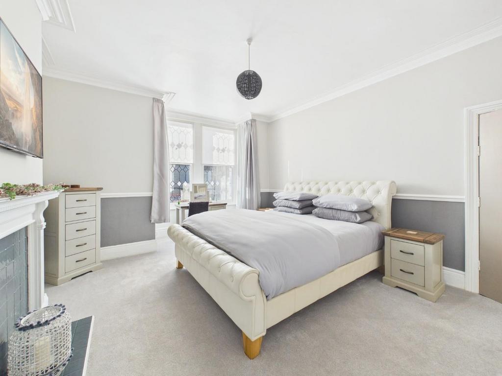 CAM04169 G0-PR0195-STILL042.jpg