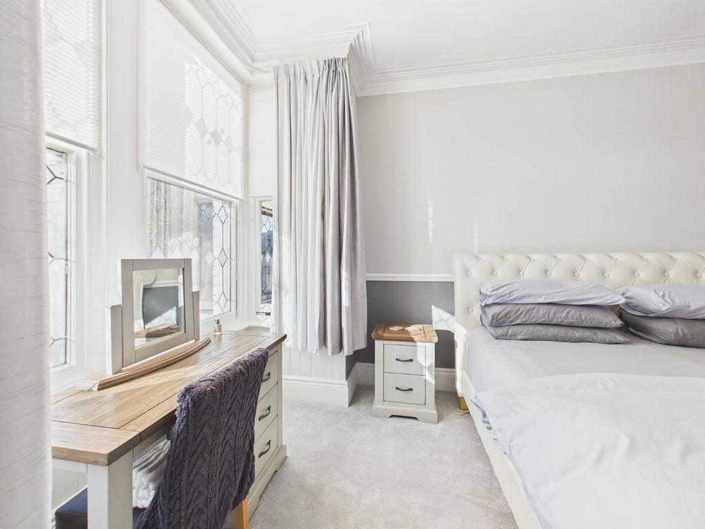 CAM04169 G0-PR0195-STILL043.jpg